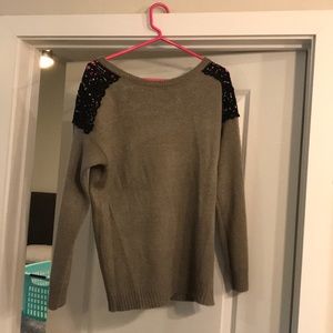 Super adorable tan sweater!! 😍